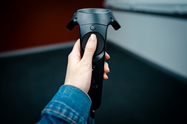 Quels sont les avantages de l'utilisation de shaders avancés pour créer des effets visuels réalistes dans les jeux de simulation de vol?